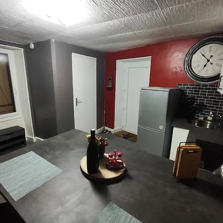 Jolie Petite Maison De Bourg Apartmán