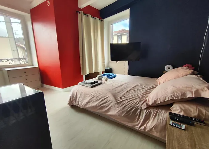 Jolie Petite Maison De Bourg Apartment Sayat